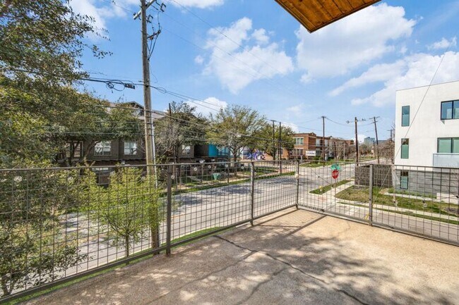 Building Photo - 2522 N Henderson Ave