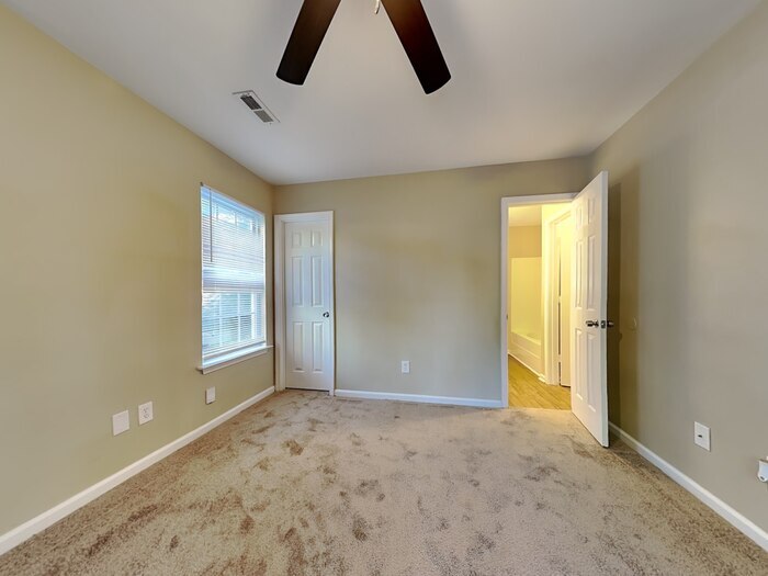 Building Photo - 2312 Juniper Dr