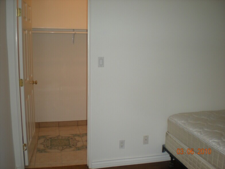 Building Photo - 1959 20th St