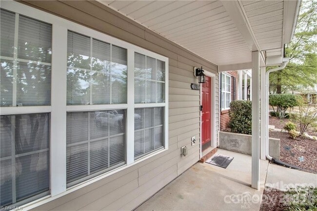 Building Photo - 137 Lynch Cir