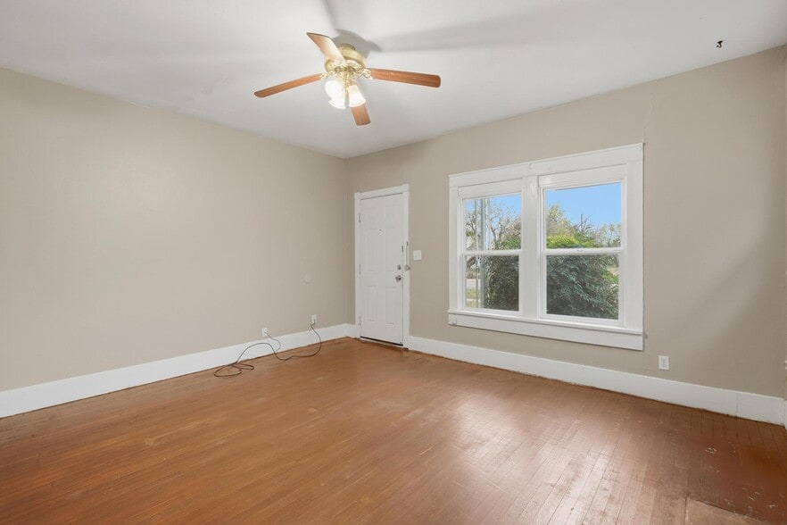 Building Photo - 1341 Hickory St