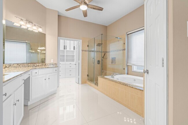 Building Photo - 10011 Lakeside Gables Dr