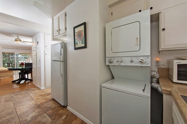 Building Photo - Bright 2BR/1.5BA Condo in Prime La Mesa Vi...