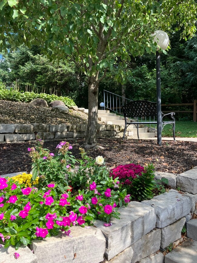 Building Photo - Briar Cliff Apartments