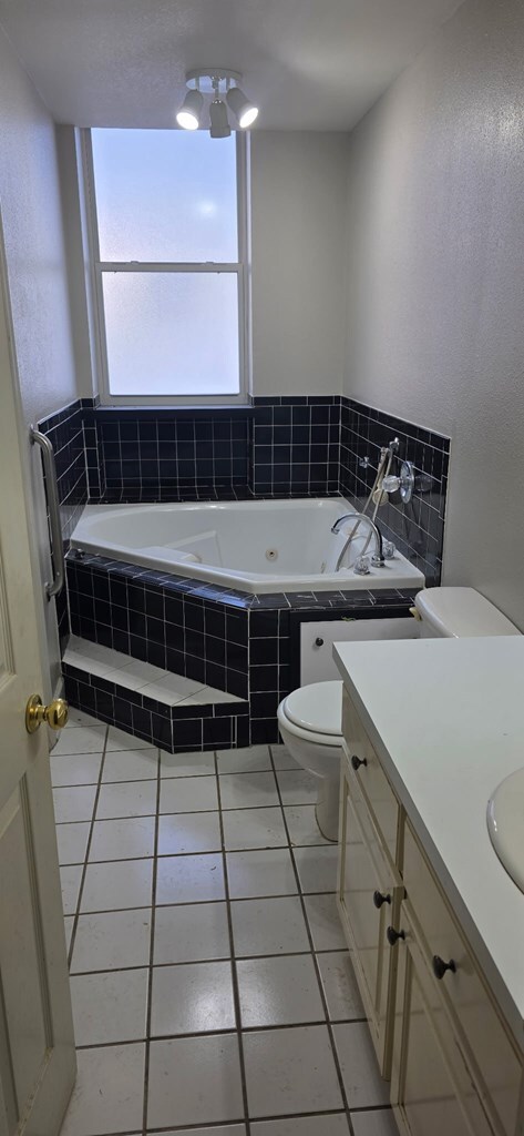 Building Photo - 7 1st St