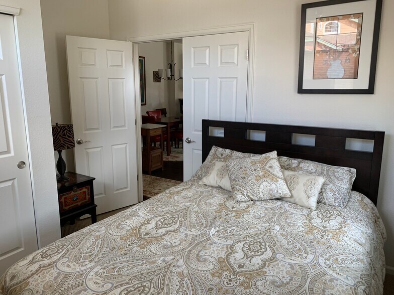 Building Photo - 15102 E Batavia Pl