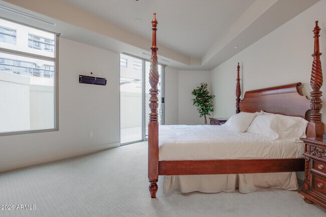 Building Photo - 2211 E Camelback Rd