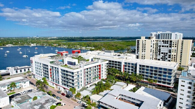 Building Photo - 777 N Ocean Dr