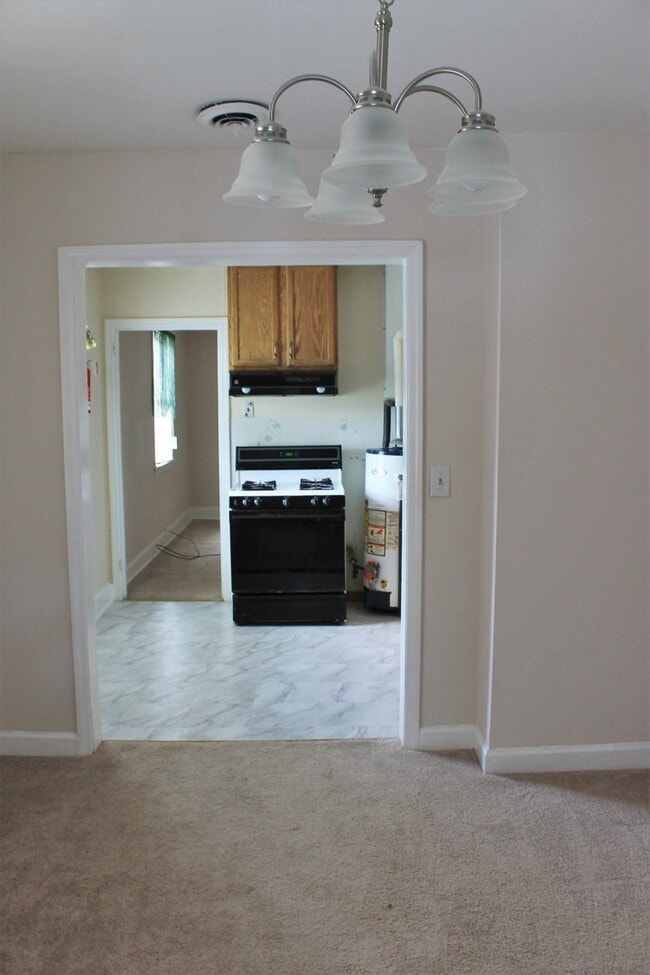 Building Photo - Updated 3 Bed and 1 Bath