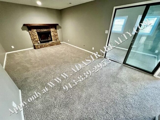 Building Photo - Updated 3 Bedroom 1 Bathroom Apartment in ...