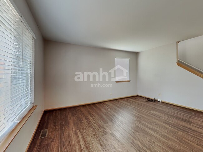 Building Photo - 233 E Cobbler Ct