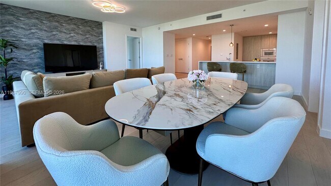 Building Photo - 9201 E Bay Harbor Dr