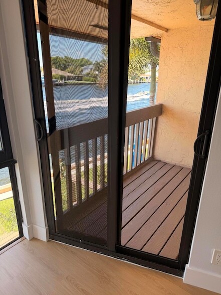 Building Photo - 797 S Riverside Dr