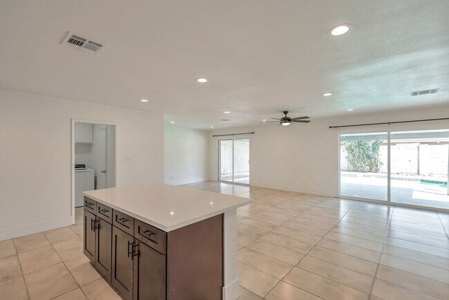 Building Photo - Amazing Tri-Level home close to ASU.  Pool and 2 Car Garage