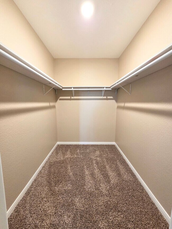 Building Photo - Beautifully Renovated 2-Story Home in Kemp...
