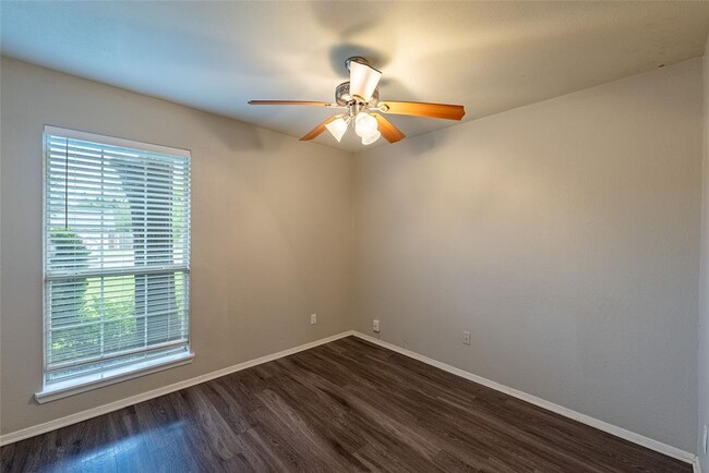 Building Photo - 2105 N Cannes Dr