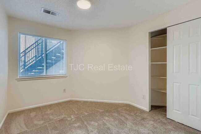 Building Photo - 5620 W 80th Pl