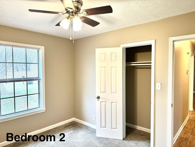 Building Photo - MOVE IN READY!