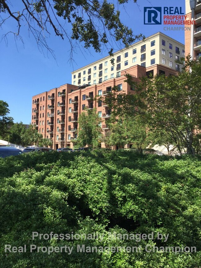 Building Photo - Luxury Condo with Water Views in Heart of Wilmington