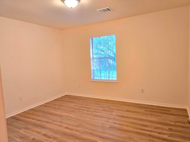 Building Photo - 1611 Monvale Ln