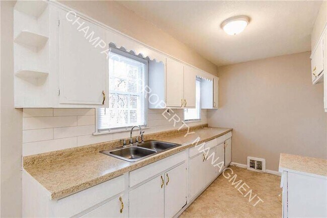 Building Photo - Newly Renovated House off Paseo