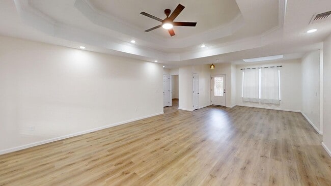 Building Photo - 2207 Boxwood Cir