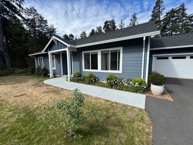 Building Photo - ***Coming Soon - 3 Bedroom Home in Otter Rock***