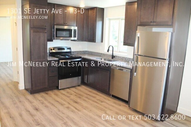 Building Photo - 1301 SE Jetty Ave