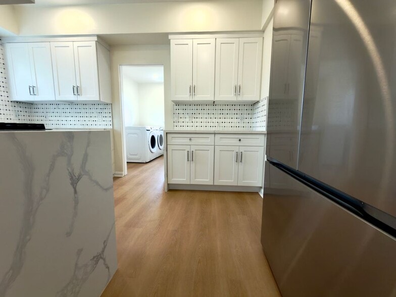 Building Photo - 378 S La Jolla Ave