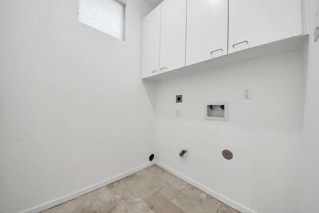 Building Photo - 6519 Durford St