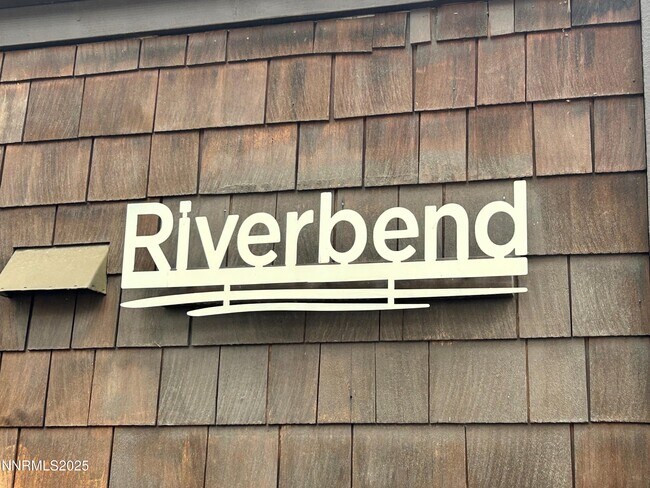 Building Photo - 655 E Riverview Cir