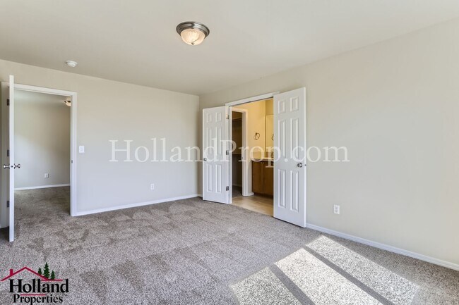 Building Photo - 1094 SE Alika Ave