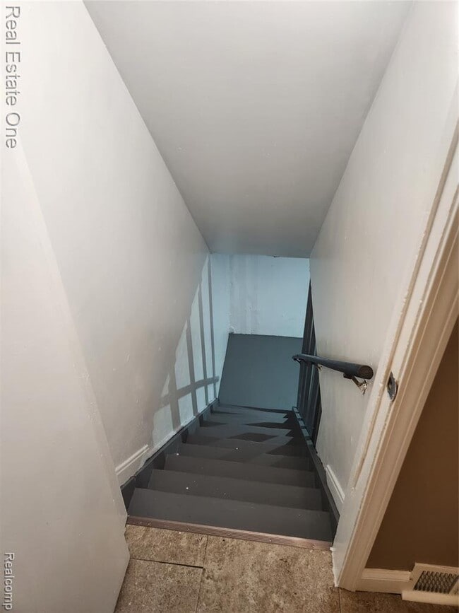 Building Photo - 8741 W Nine Mile Rd