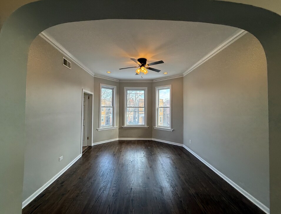 Building Photo - 7144 S Saint Lawrence Ave
