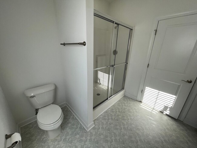 Building Photo - 4 Bedroom, 3.5 Bath Condo in Coveted Spenc...