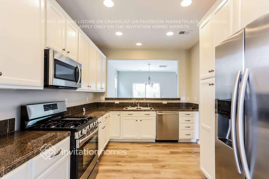 Building Photo - 16424 E 97th Ave