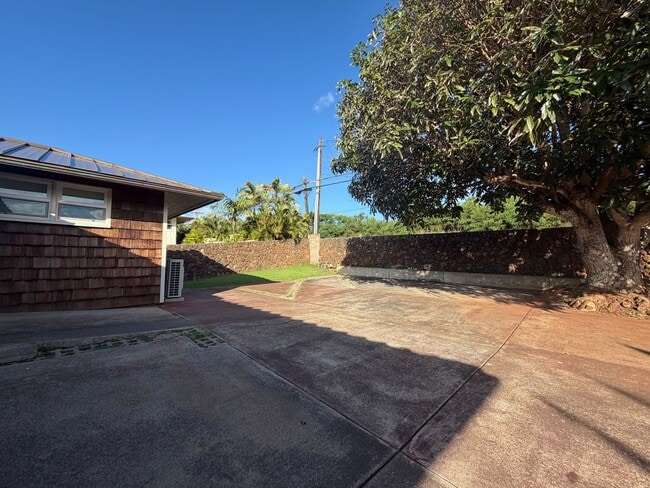 Building Photo - 519 Hana Hwy