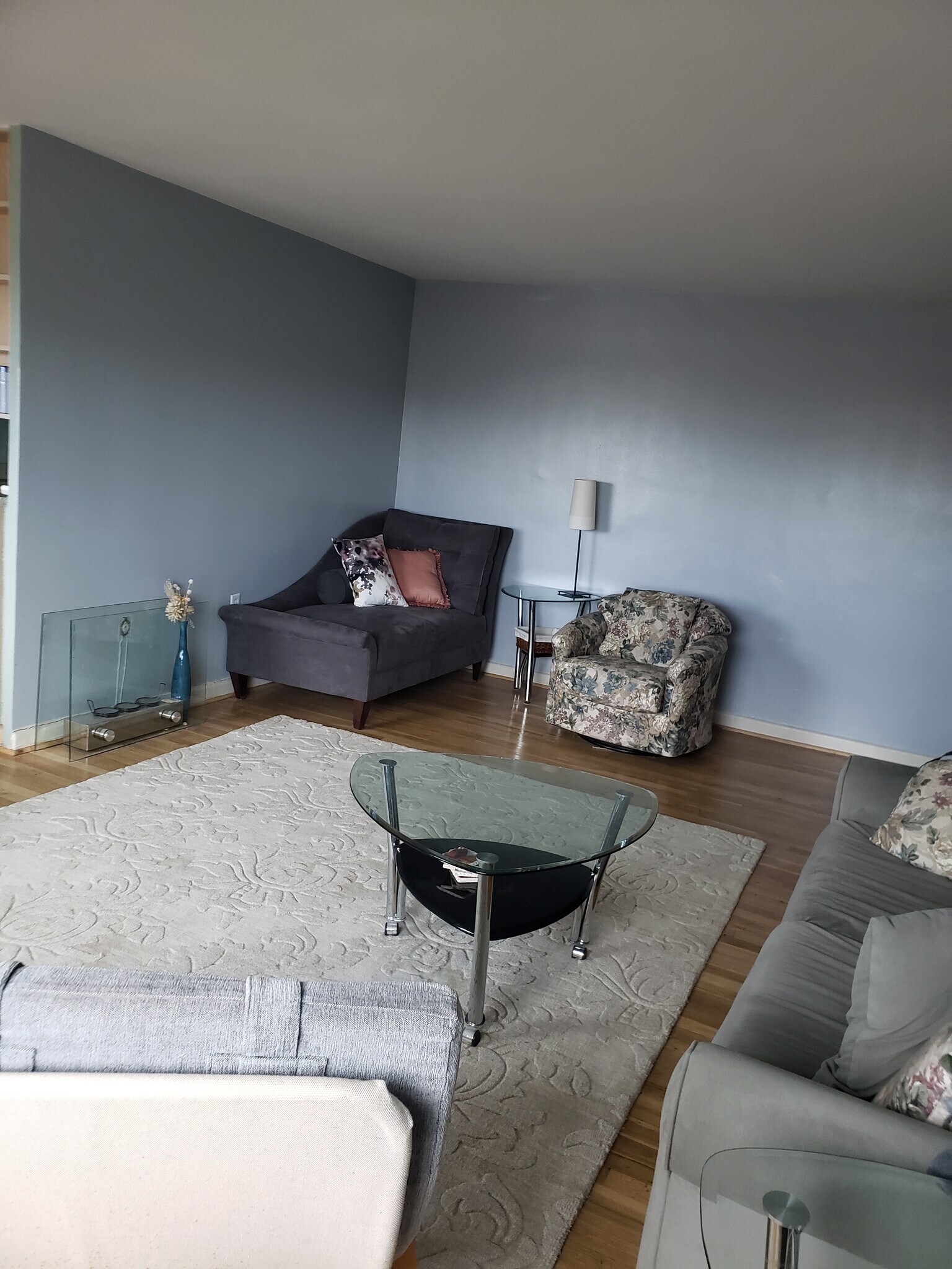 Living room - 1300 S Arlington Ridge Rd