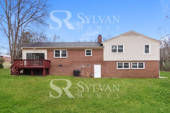 Building Photo - Spacious 4 bedroom updated home!