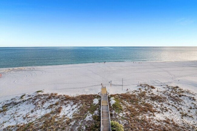Building Photo - 561 E Beach Blvd