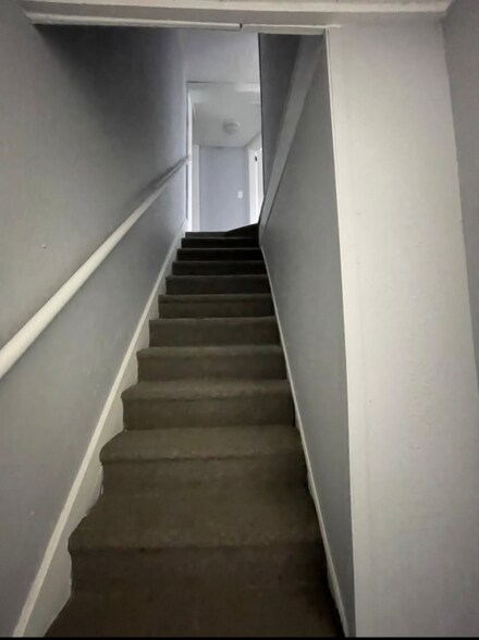 Building Photo - 127 Ash Ave