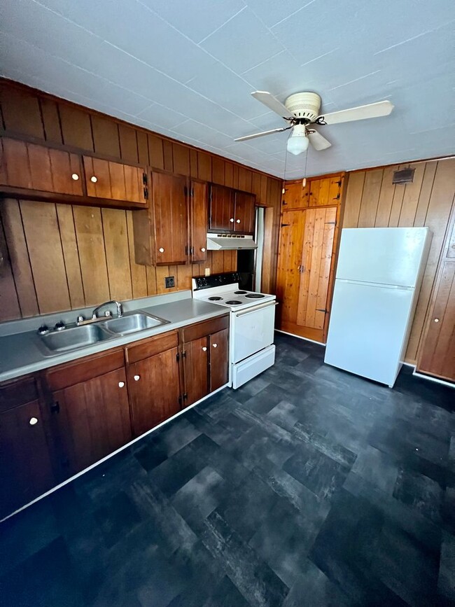 Building Photo - 305 E Ellsworth St