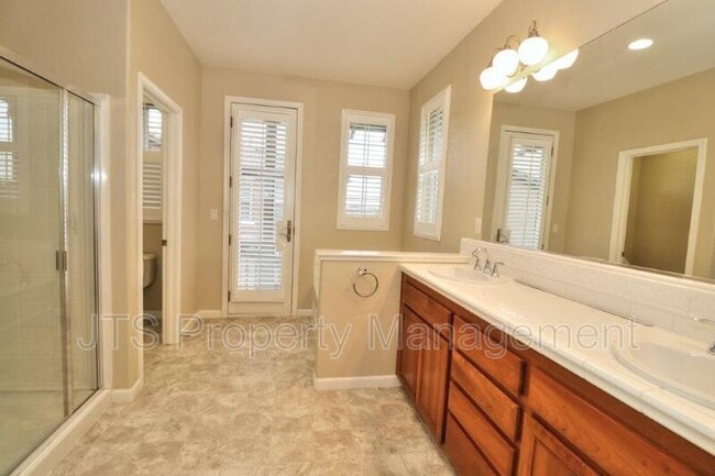 Building Photo - 217 Barnhill Dr