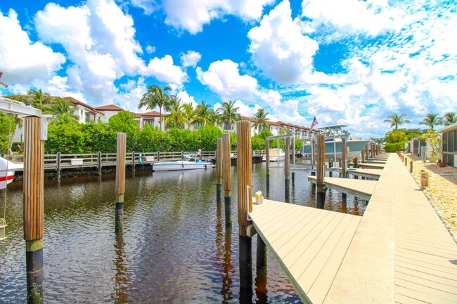 Building Photo - Unfurnished water-view with boat slip 2/2 ...