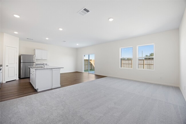 Building Photo - 8215 Vacek Xing Wy