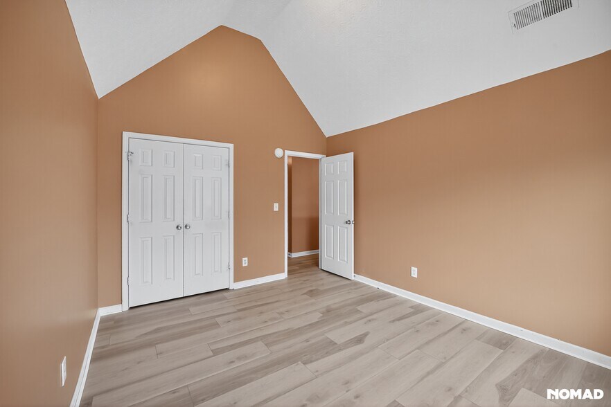 Building Photo - 395 Lamont Ln