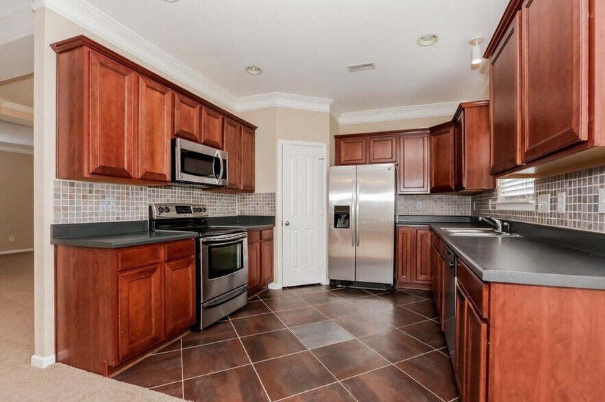 Building Photo - 4002 Chimney Wood Trail