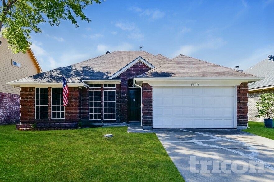 Building Photo - 2851 Linden Ln