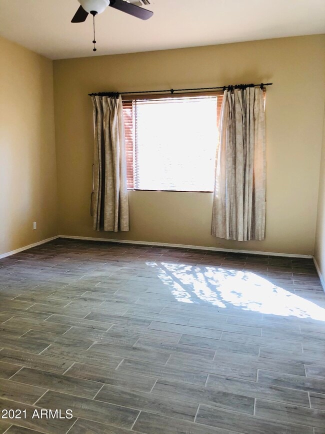 Building Photo - 10453 E Pine Valley Dr