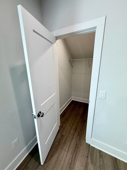 Building Photo - 667 Francis Pl NW